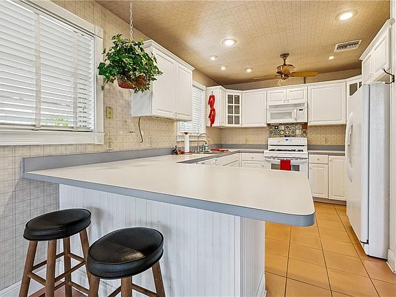 4th image of 9428 Sharla Dr