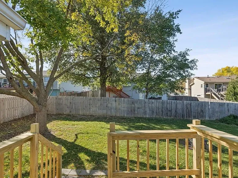 7820 S 70th St — Photo 15