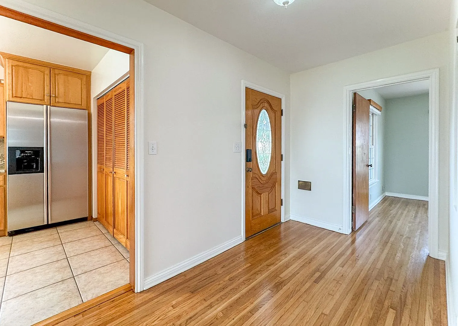 Charming 3-Bedroom Home with City Views & Large Yard in Culver City — Photo 4