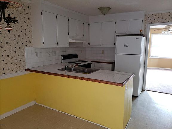 4th image of 3901 Sterling Pointe Dr Unit 7