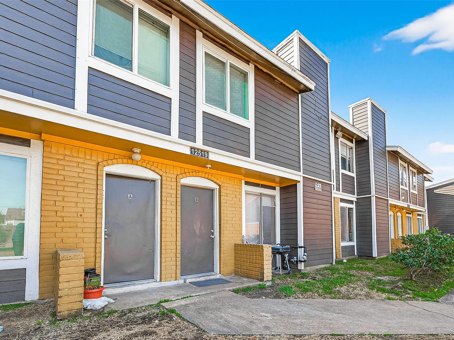 2 bed, 2.0 bath, 2160 sqft, $1,295 — Photo 1