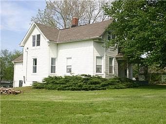 2nd image of 902 W Main St