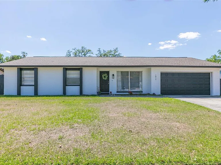 1612 Berkshire Dr — Photo 1