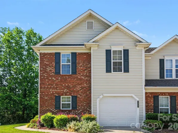 8917 Cinnabay Dr, Charlotte, NC 28216