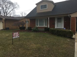 1577 Blairmoor Ct, Grosse Pointe Woods, MI