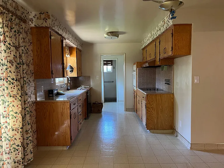811 W Tokay St — Photo 27