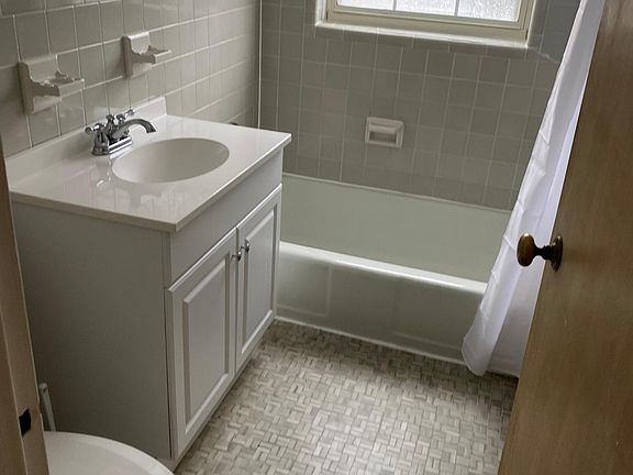 3rd image of 1984 Elmwood Ave APT D