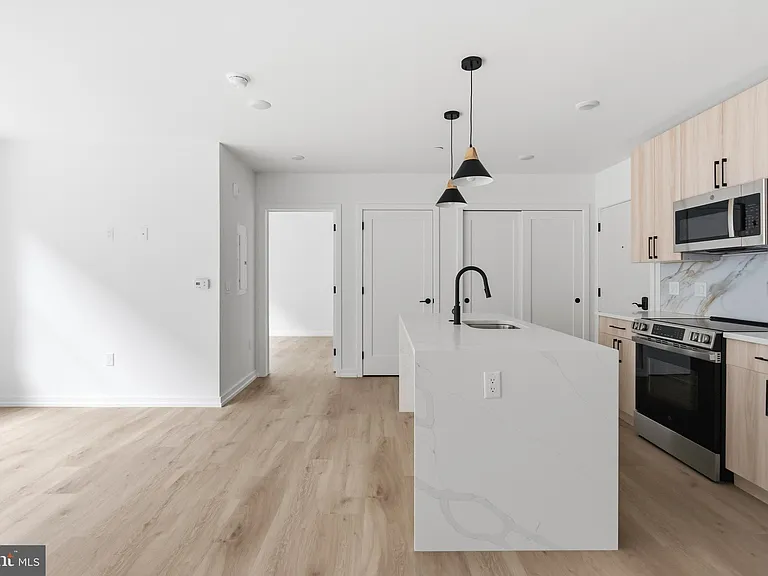 208 Vine St #2E — Photo 6