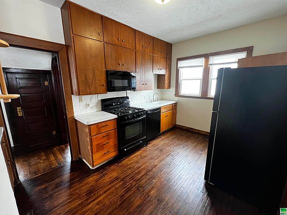 3rd image of 227 Superior St