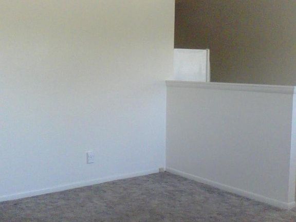 3rd image of 305 W Grandview Dr #3