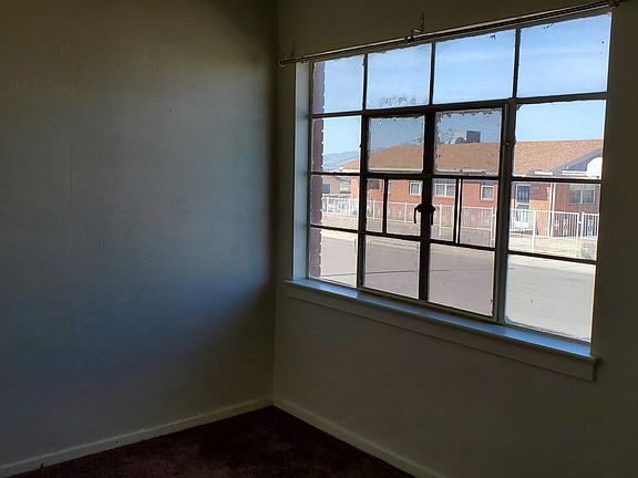 4th image of 1218 Huckleberry St