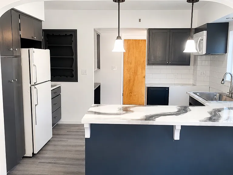 710 S 17th Ave — Photo 6