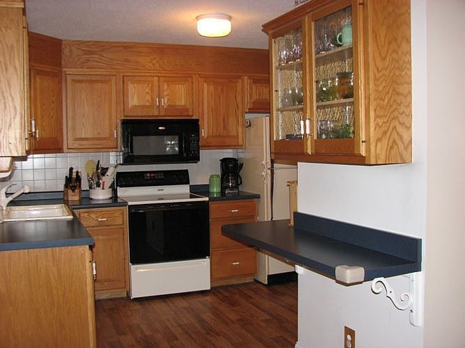 Kitchen with Breakfast bar