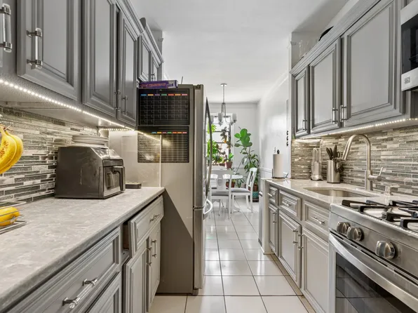 2835 Bedford Avenue image 7 of 15