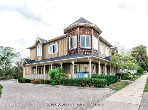 370 Queen St S #C, Mississauga, ON L5M 1M2