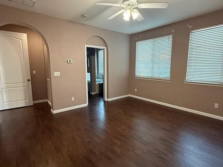 1661 Columbus Rd — Photo 16