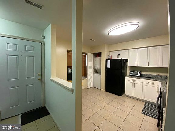3rd image of 203 Saint Johns Sq