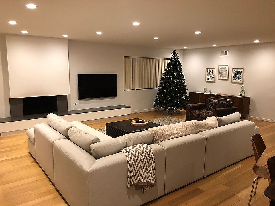 2nd image of 171 Greenview Cir