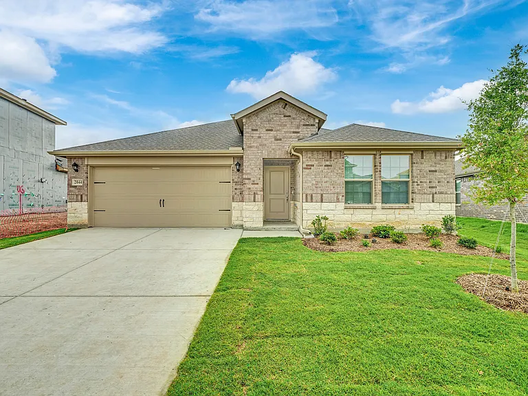 2044 Hearn Dr — Photo 1
