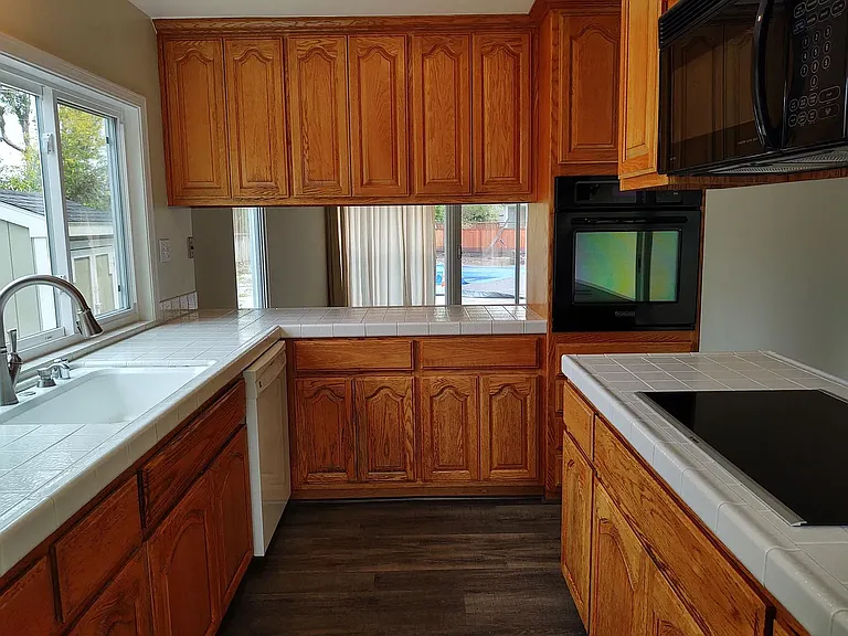 1234 Belknap Ct — Photo 9