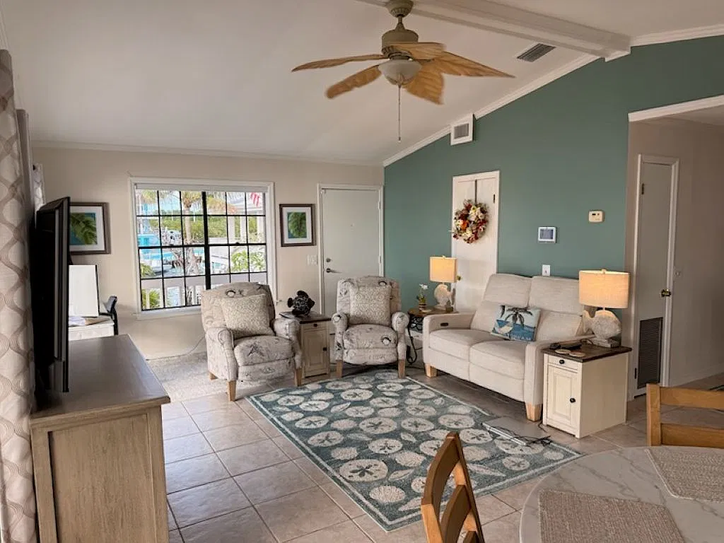 3 bed, 1200 sqft, $6,900 — Photo 4