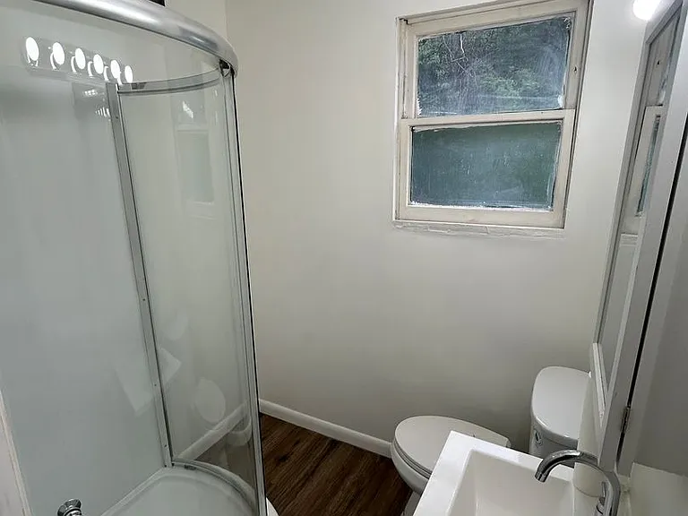 1120 Jenny Lind St — Photo 2