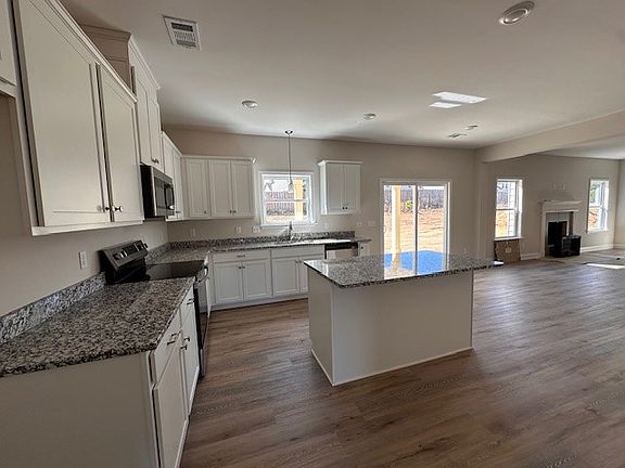 5th image of 299 Black Oak Dr