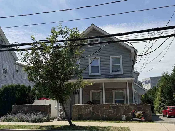 68 N Water St, Greenwich, CT 06830