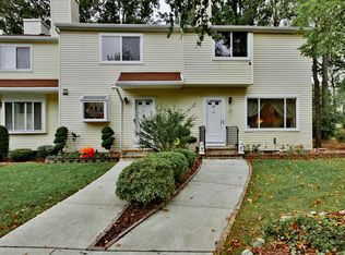 42 Woodland Dr, Roselle, NJ 07203