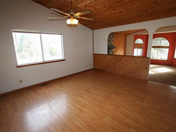 5th image of 1190 Angelus Ave