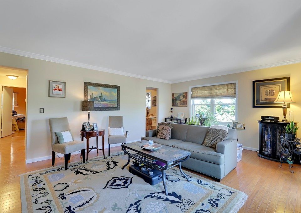 2nd image of 233 Midland Ave #113602