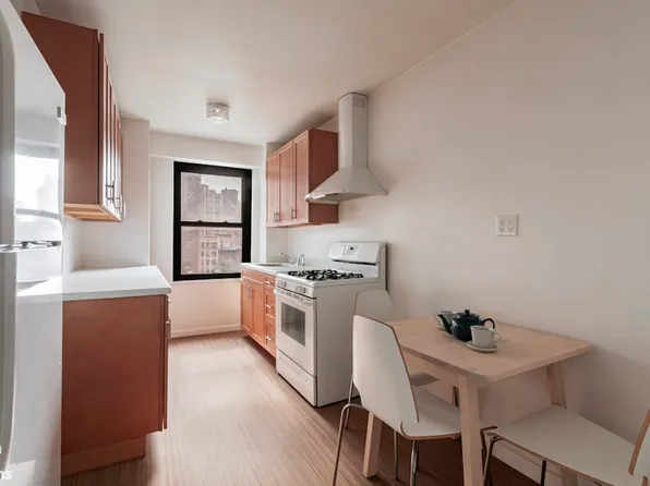 417 Grand Street image 3 of 6