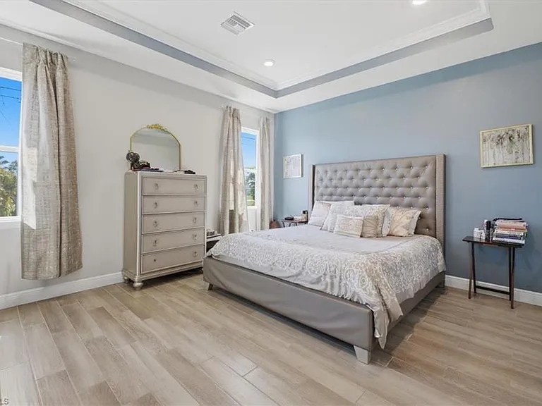 1025 NW 7th Pl — Photo 21