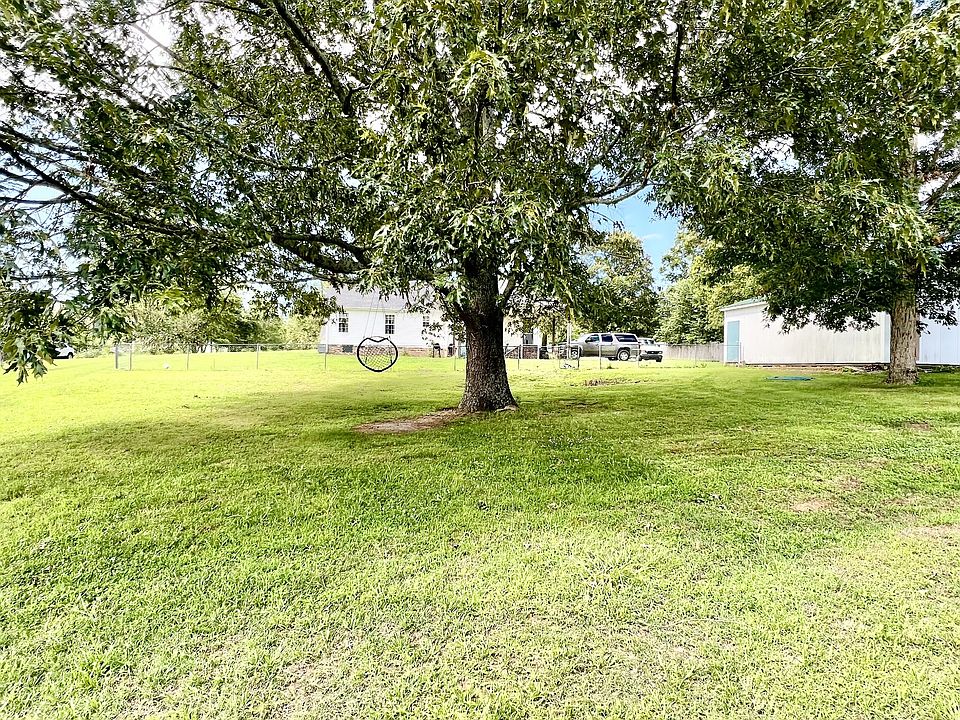 1st image of 153 Commodore Cir