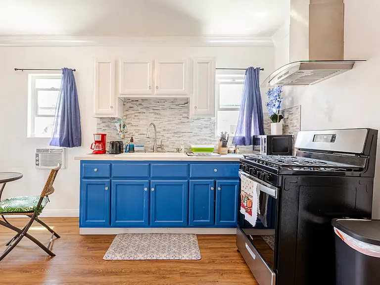 Full kitchen, newly renewed