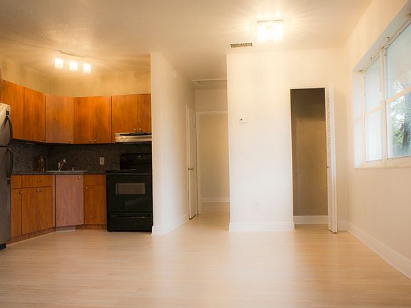 3rd image of 1619 N Treasure Dr #H2