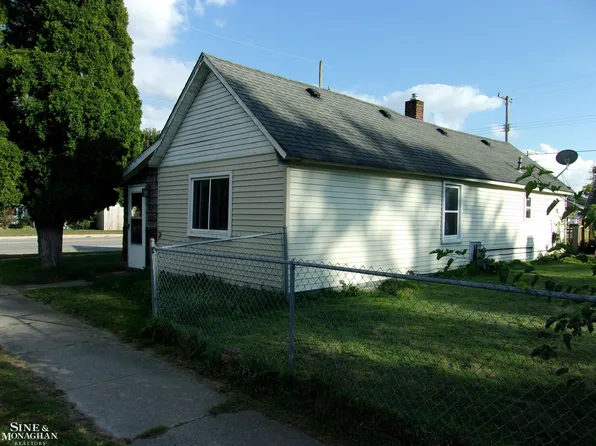 507 Bruce St, Marine City, MI 48039