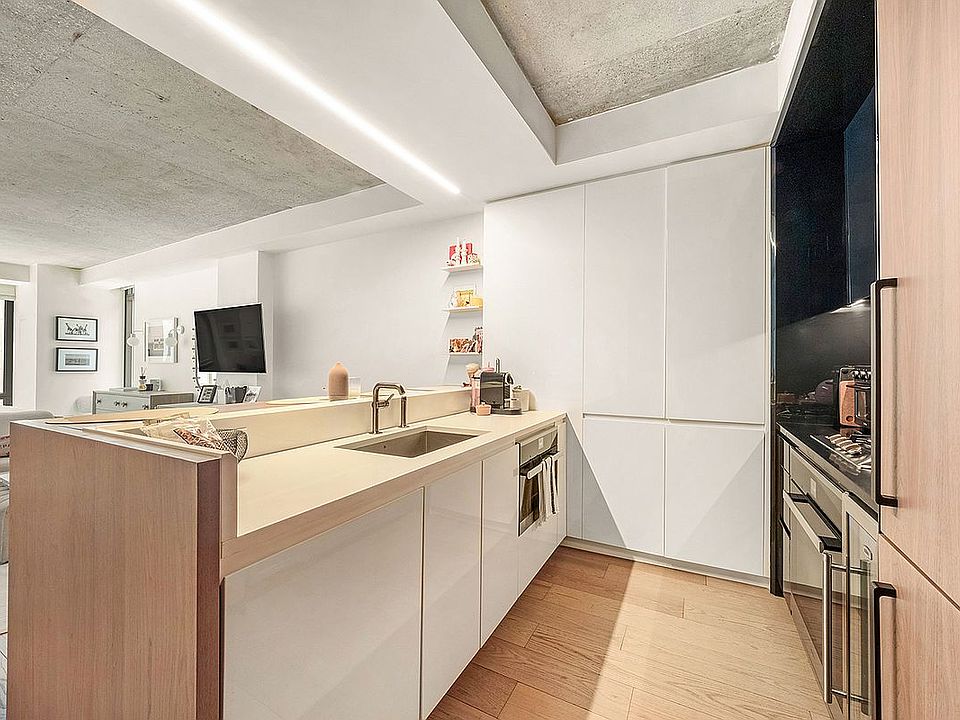 1st image of 196 Orchard St #4N
