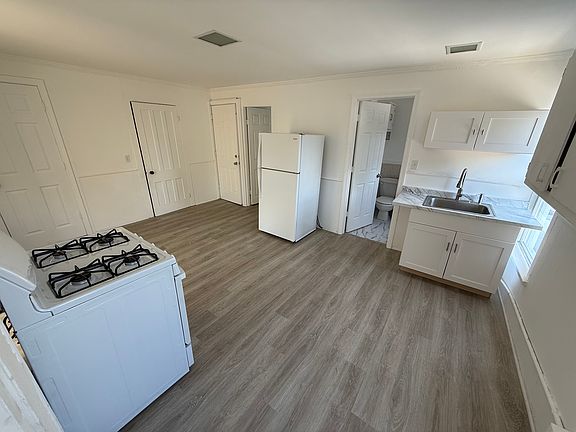 4th image of 294 Broad St #2