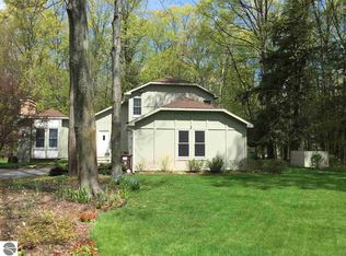 11366 Beechwood Dr, Kewadin, MI 49648