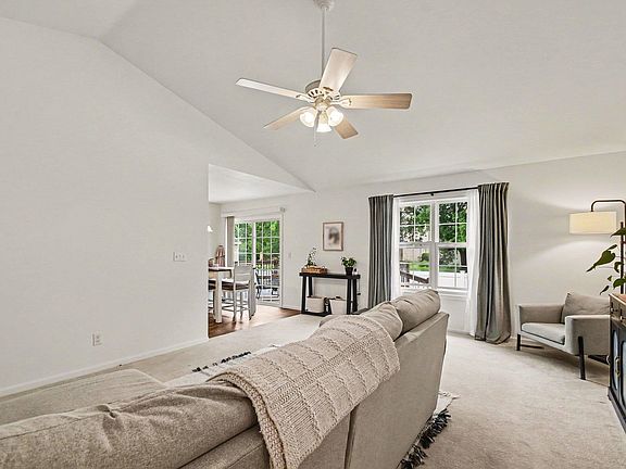 4th image of 3330 Stone Briar Dr