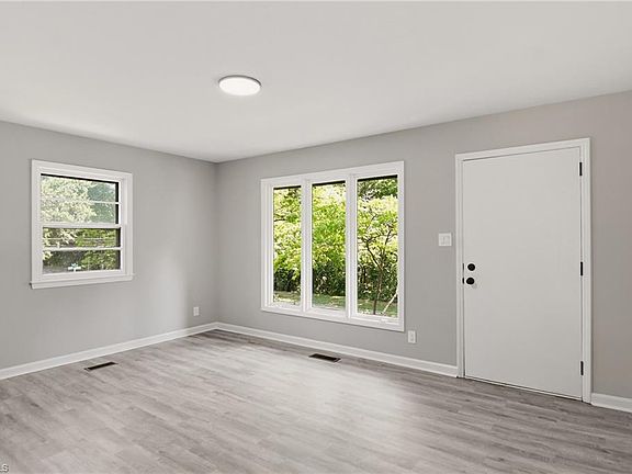 2nd image of 1207 Cliffwood Dr