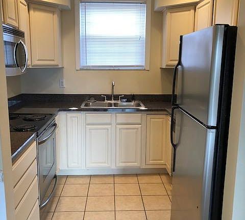 2nd image of 1386 Bluff Ave #1
