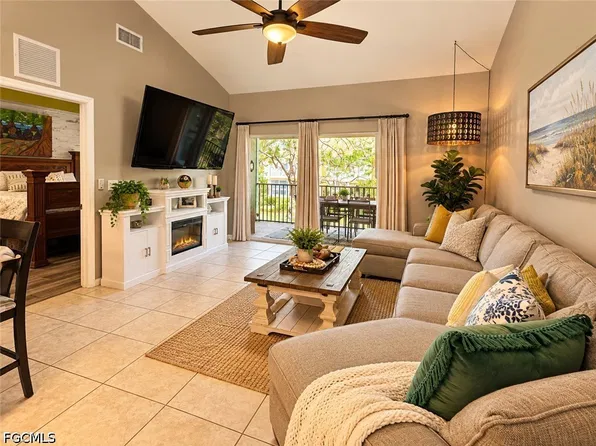 1064 Winding Pines Cir Unit 203, Cape Coral, FL 33909
