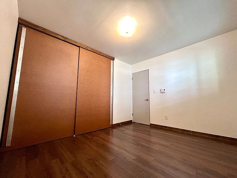 Bayview Apartments — Photo 105