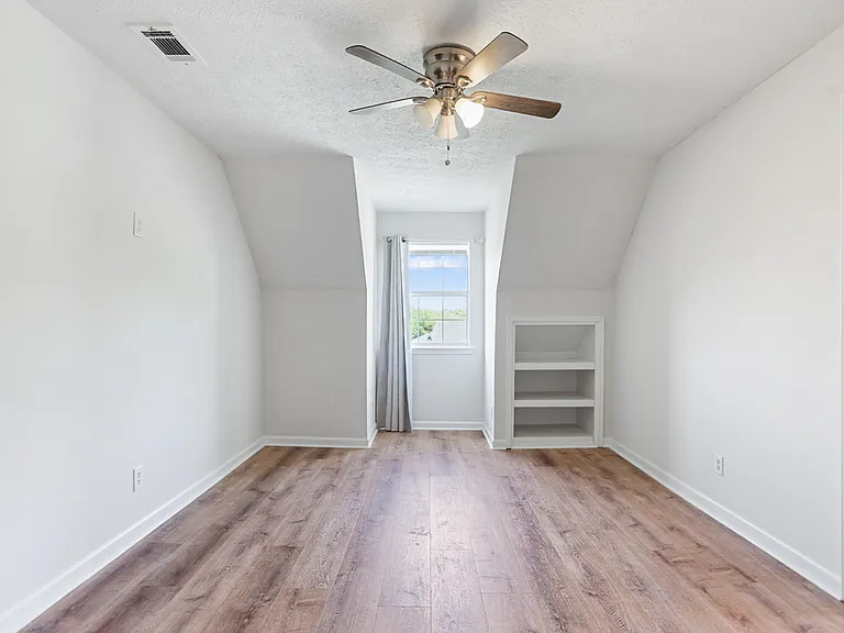 143 Cambridge Dr — Photo 13