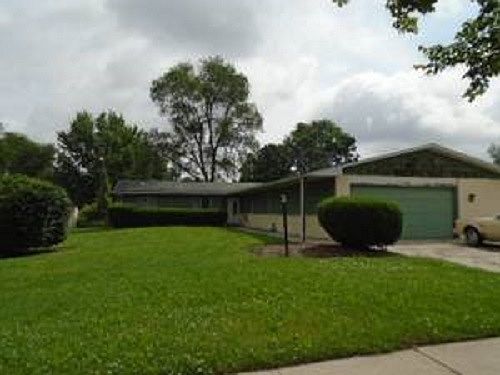 1st image of 1124 Lake Forest Dr APT A