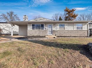 2045 Teakwood Manor Dr, Florissant, MO 63031