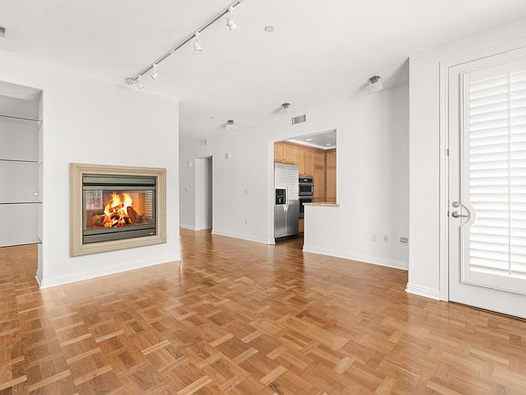 3rd image of 5831 Seawalk Dr Unit 133
