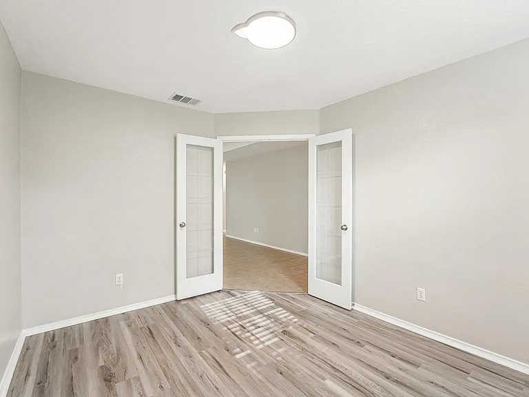 9209 Bowfield Dr — Photo 17